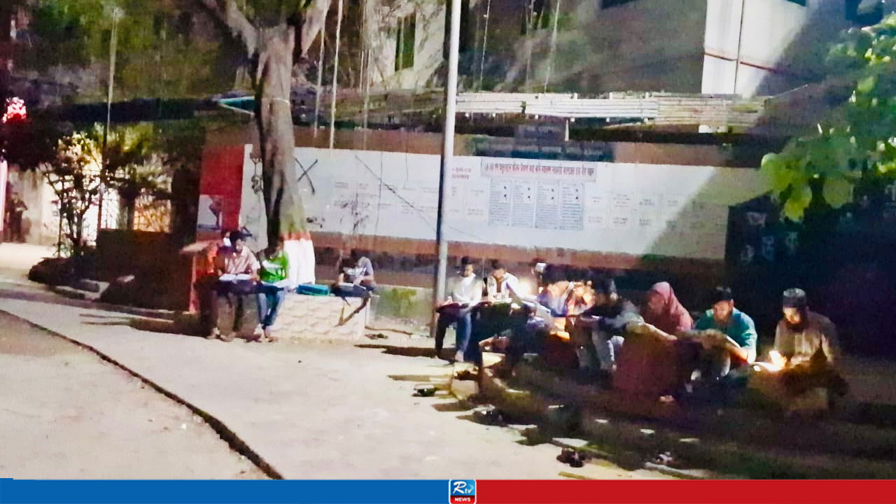 পূজার ছুটিতে কবি নজরুল কলেজের রিডিং রুমে প্রশাসনের তালা, শিক্ষার্থীদের ক্ষোভ