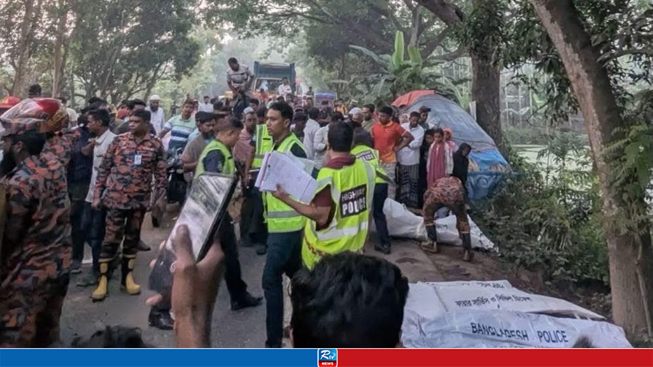 নাটোরে সড়ক দুর্ঘটনায় নিহত ১২ জনের মরদেহ হস্তান্তর, তদন্ত কমিটি গঠন