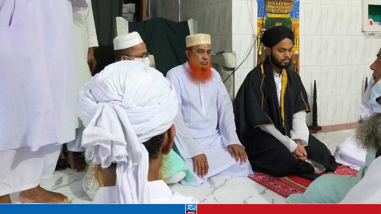 বাবার পাগড়ি ও আবা পরে মসজিদে বিয়ে করেছিলেন ওসমান হাদি, ছবি ভাইরাল