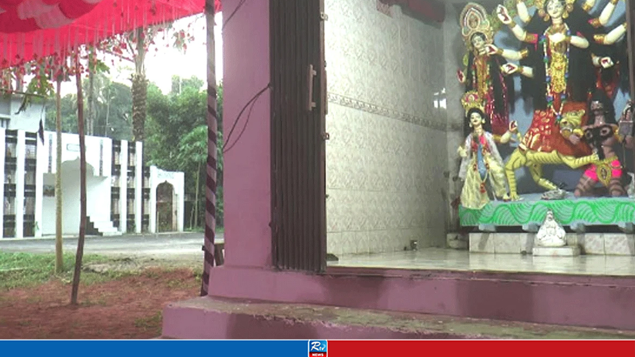 ৫৬ বছর ধরে একই আঙিনায় মসজিদ-মন্দির