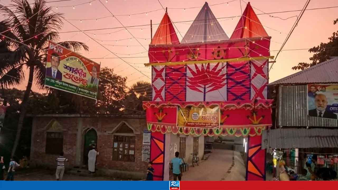 একই মাঠে মসজিদ-মন্দির, ৫৪ বছর ধরে সম্প্রীতির অনন্য দৃষ্টান্ত গৌরনদীতে