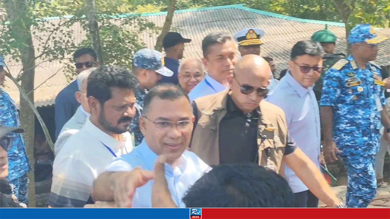 দাকোপ থেকে নৌপথে মোংলার উদ্দেশ্যে প্রধানমন্ত্রী