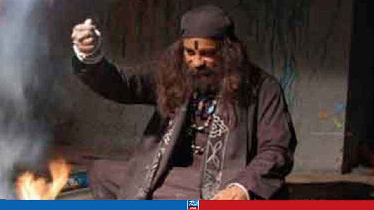 সাপে কাটা কৃষককে ওঝার বাড়িতে নিয়ে ঝাড়ফুঁক, অতঃপর...
