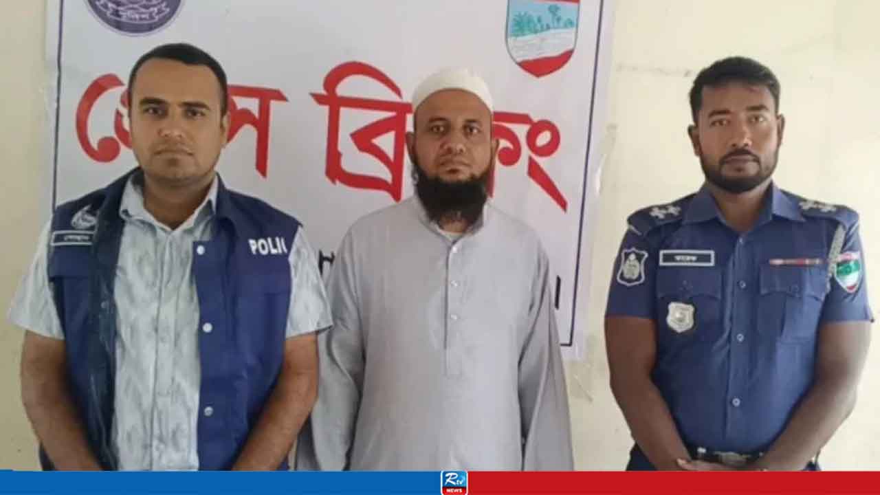 ছাত্রীর চিৎকারে ‘জুব্বা ও পায়জামা হাতে’ দৌড় দিলেন মাদরাসাশিক্ষক