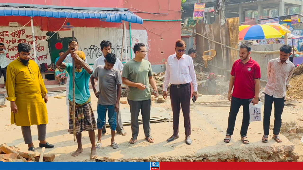 সরকারি ছুটিতেও কবি নজরুল কলেজের উন্নয়নকাজ পরিদর্শনে অধ্যক্ষ হাবিবুর রহমান