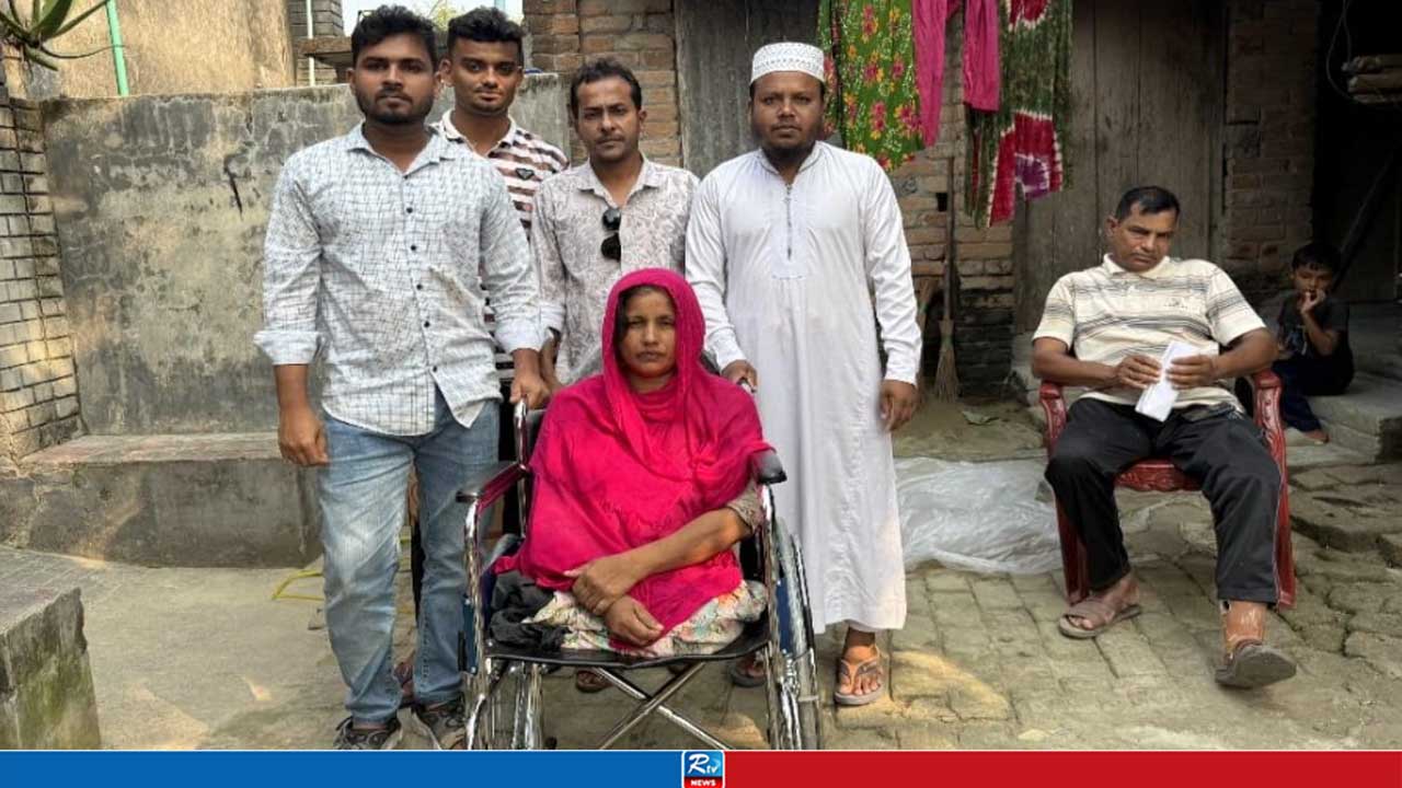 দুই পা হারানো অসহায় রুনার পাশে সদর উদ্দিন ফাউন্ডেশন