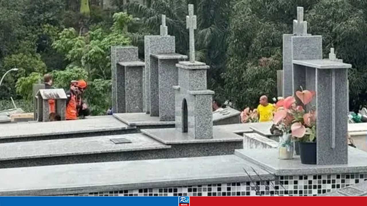বাবার কবর জিয়ারতের সময় ধস, ভেতরে পড়ে ছেলের মৃত্যু