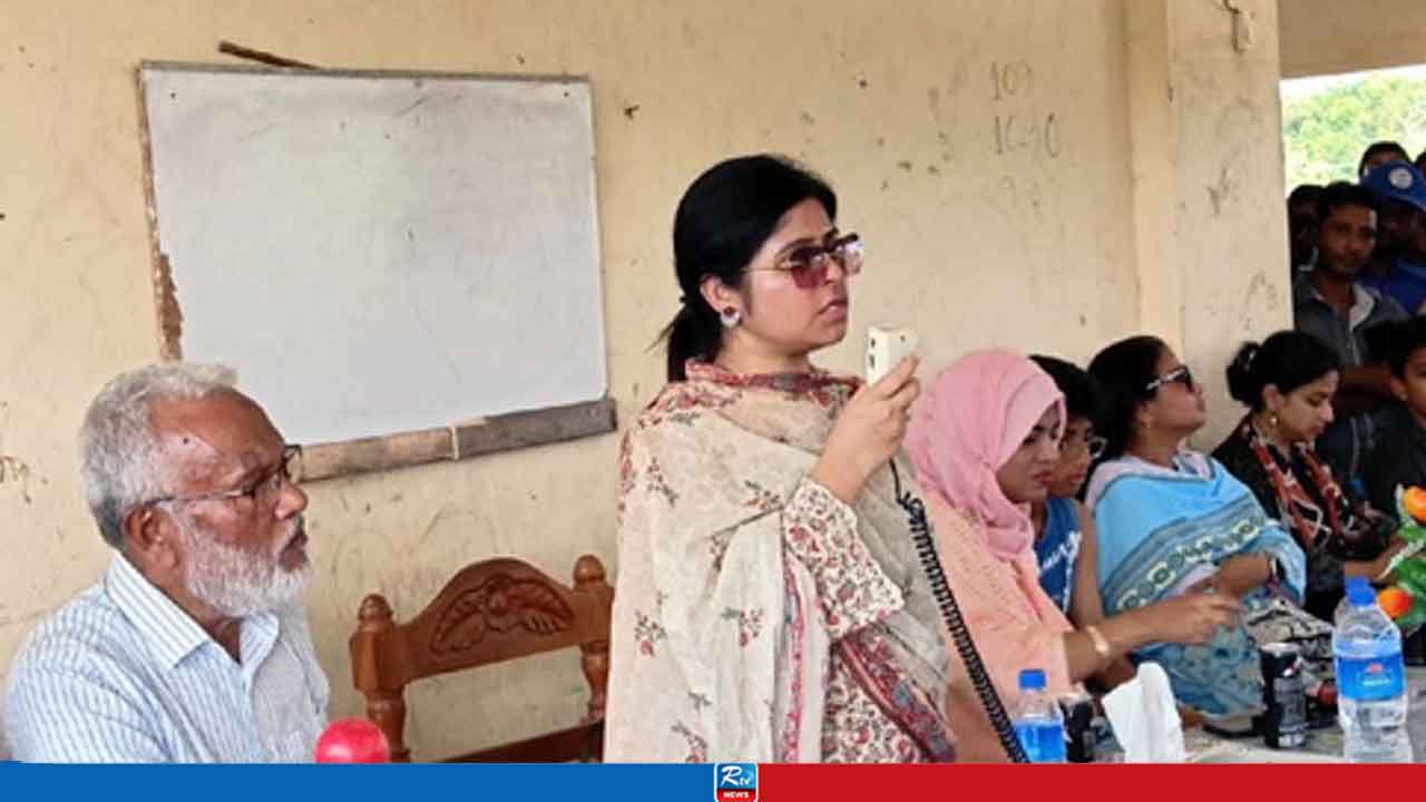 সাতক্ষীরায় মেগা প্রকল্প পরিদর্শনে জেলা প্রশাসক