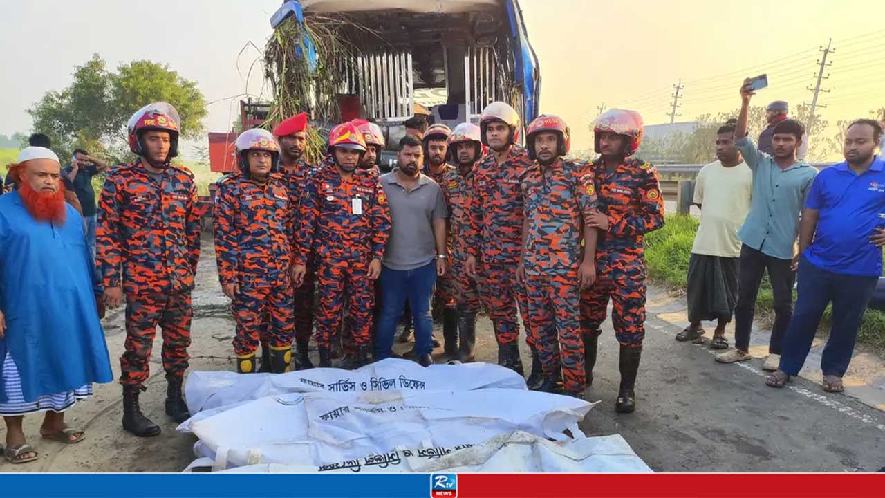 ঢাকা-মাওয়া এক্সপ্রেসওয়েতে বাস খাদে পড়ে নিহত ৩
