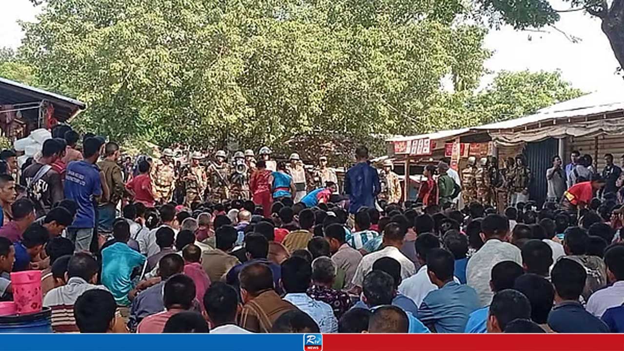রাঙ্গামাটি ও খাগড়াছড়িতে অর্ধদিবস সড়ক অবরোধ চলছে