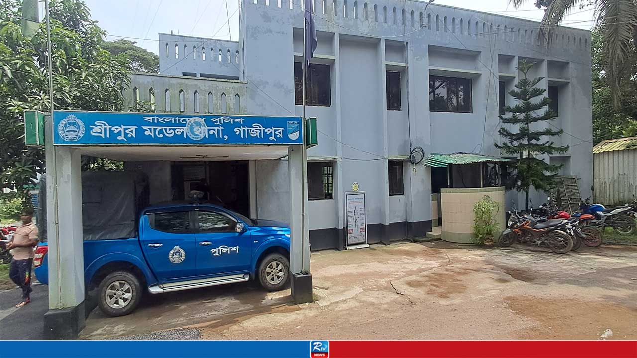 ভাড়া বাসায় জমিয়ে ইয়াবা খাচ্ছিলেন পুলিশ সদস্য, অতঃপর...