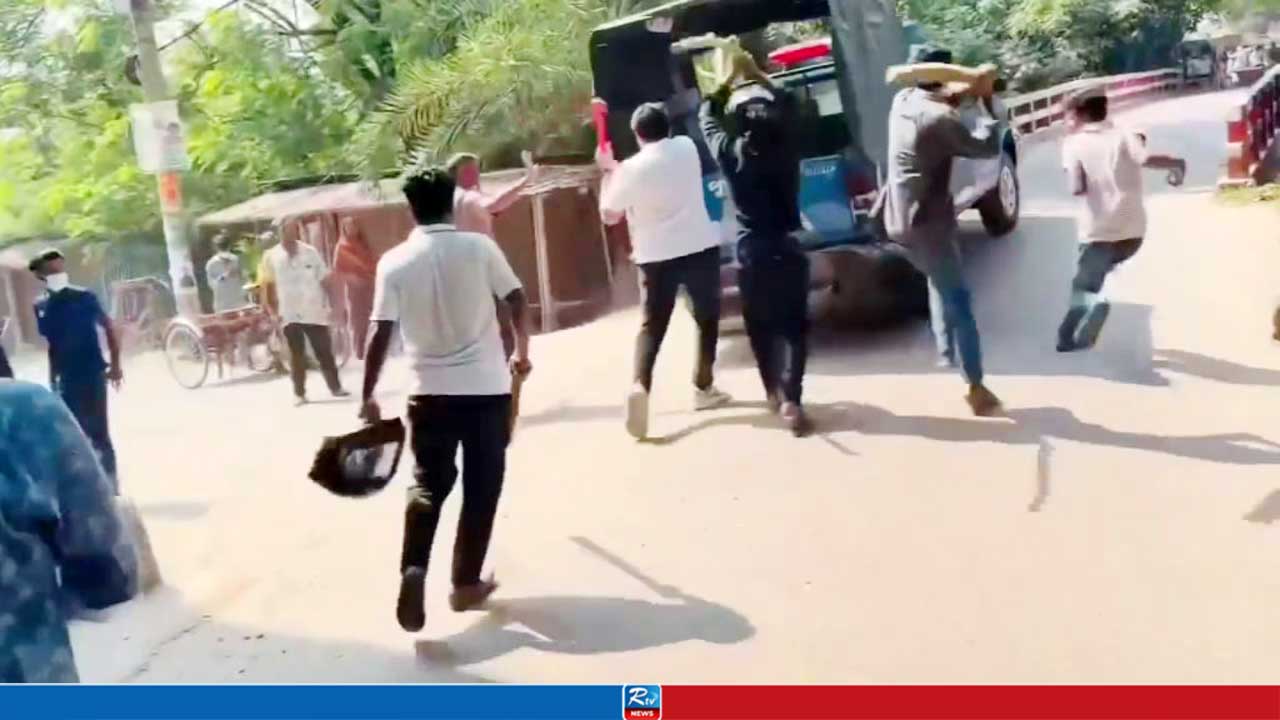গোপালগঞ্জে ছাত্রলীগের মিছিল থেকে পুলিশের গাড়িতে হামলা