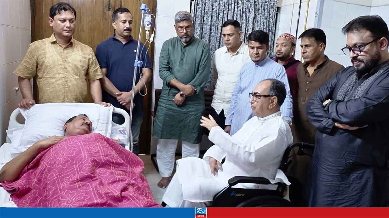 ভূমিমন্ত্রীকে দেখতে হাসপাতালে মির্জা আব্বাস