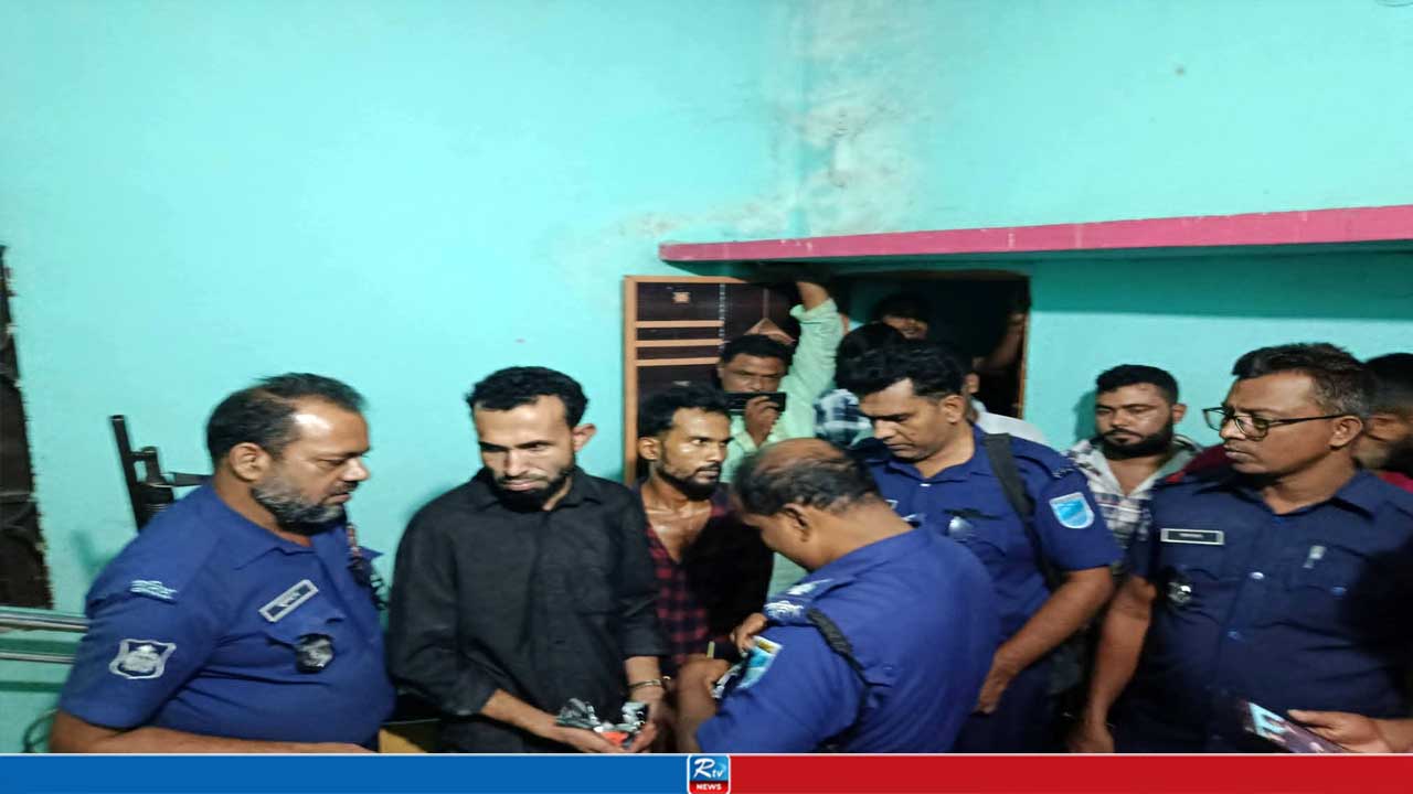 ভাড়া বাসায় জমিয়ে ইয়াবা খাচ্ছিলেন পুলিশ সদস্য, অতঃপর...