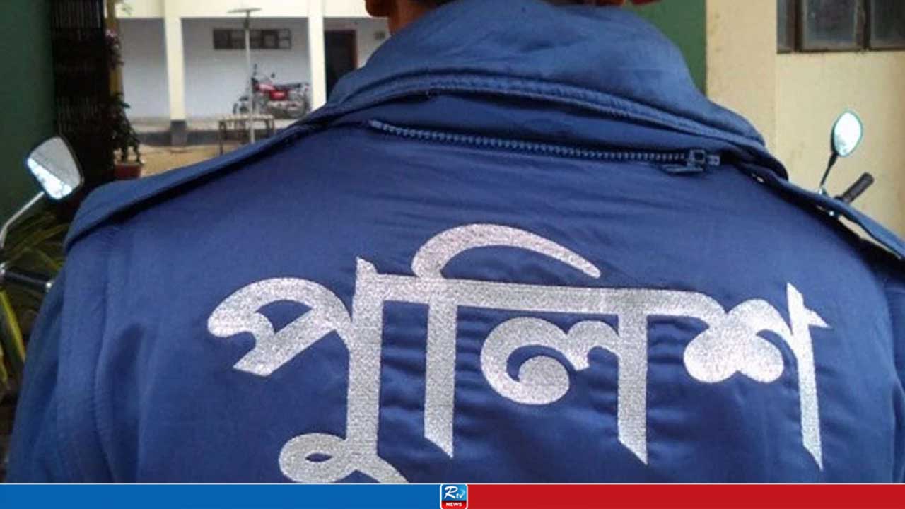 তরুণীকে নিয়ে তদন্তকেন্দ্রের বাথরুমে পুলিশ কর্মকর্তা, অতঃপর...