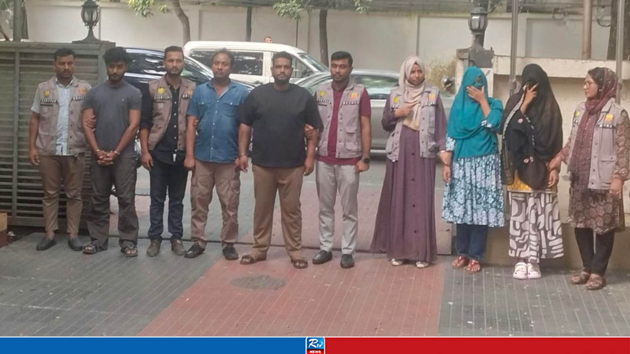 প্রেমের ফাঁদে ফেলে আপত্তিকর ছবি ও ভিডিও ধারণ, অতঃপর...