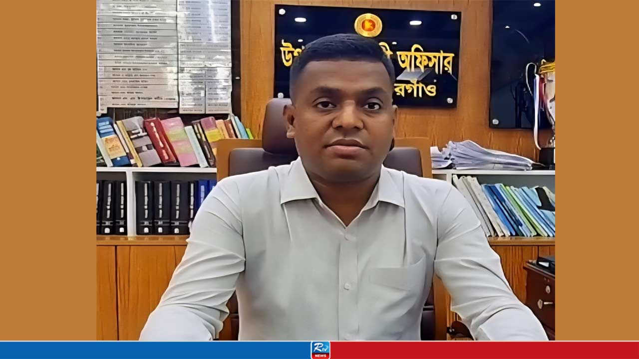 টাকা পেলেই আচরণ বদলে যায় নিজেকে নেতা দাবি করা সেই ইউএনওর