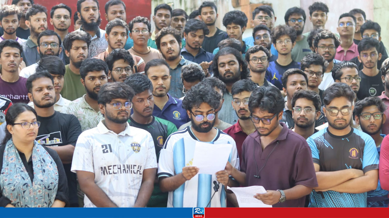 চুয়েট: উপাচার্য পুনর্বহালের দাবির মধ্যেই ক্লাসে ফিরছেন শিক্ষক-শিক্ষার্থীরা