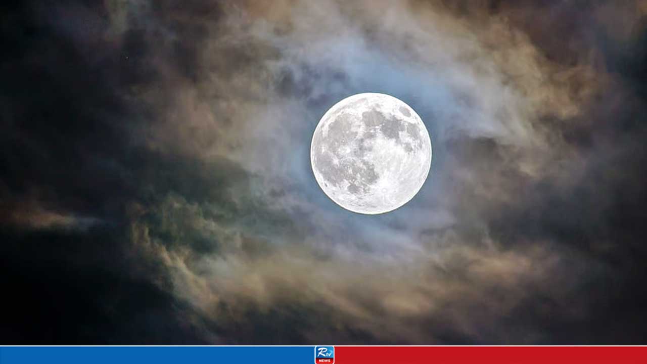 হৃদয় প্রশান্ত করা আজকের পূর্ণিমার চাঁদের নাম ‘হান্টার্স মুন’