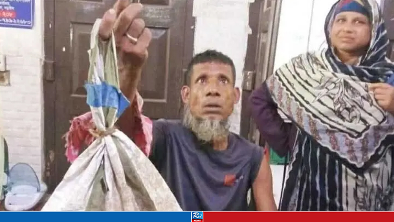 সাপের কামড় খেয়ে সেই সাপ নিয়েই হাসপাতালে বৃদ্ধ