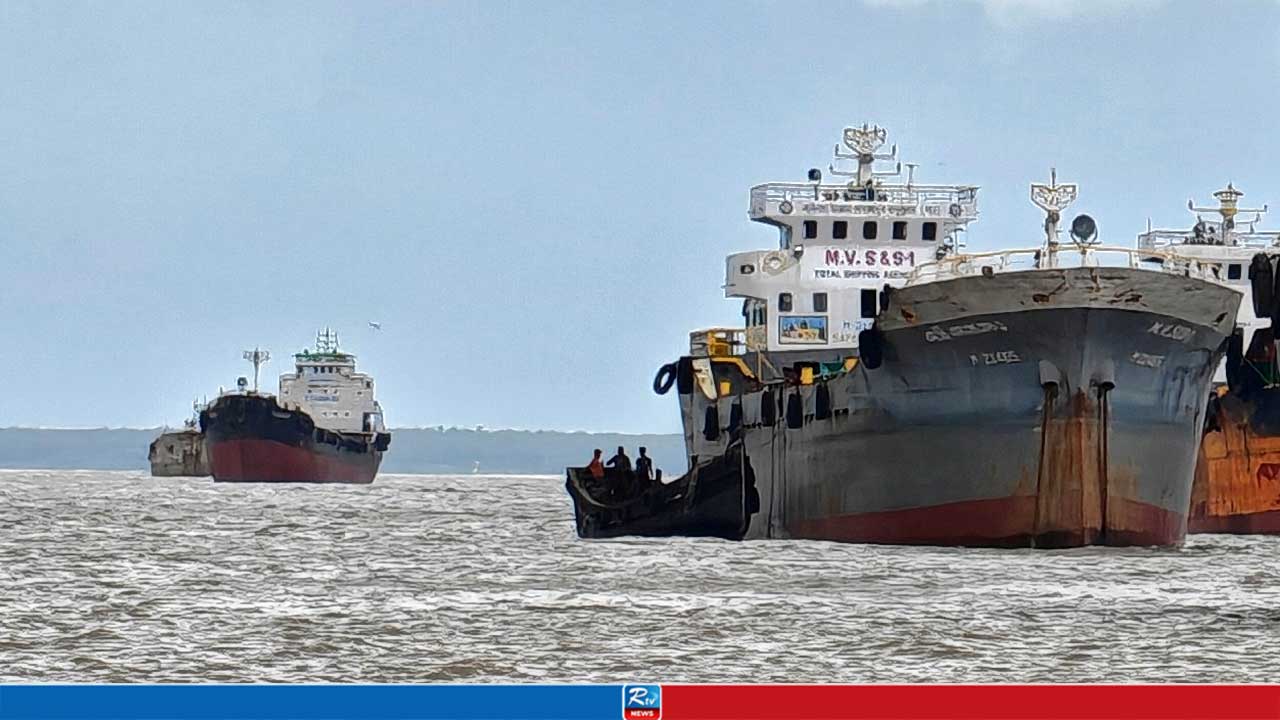 হাতিয়ায় ট্রলার ডুবে নিখোঁজ দুই জেলের মরদেহ উদ্ধার