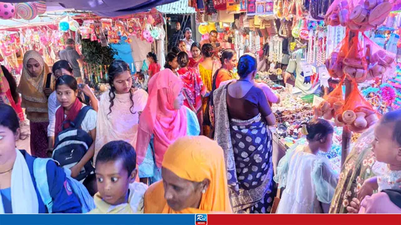 ৭০ বছরের ঐতিহ্য বউমেলা, পুরুষের প্রবেশ নিষেধ!