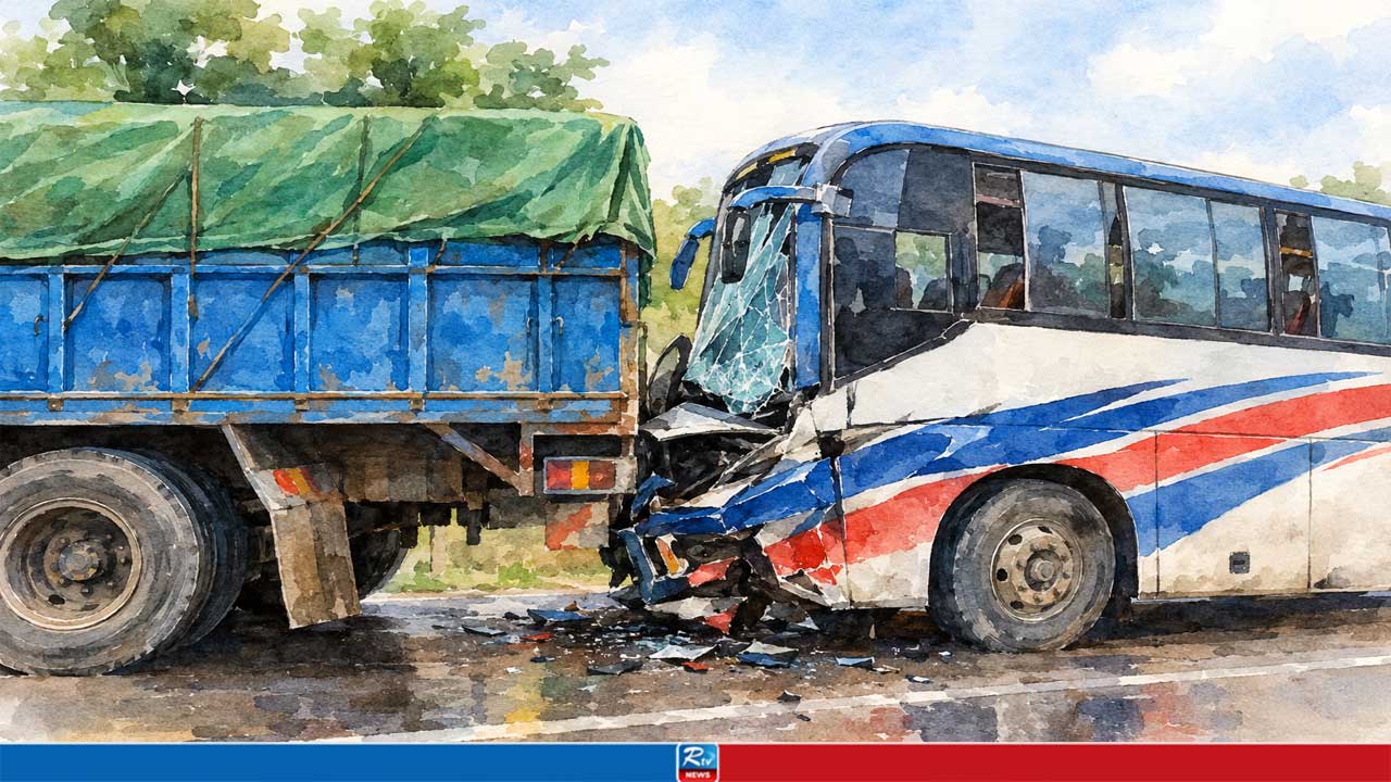 রংপুরে দাঁড়িয়ে থাকা ট্রাকে বাসের ধাক্কা, তিনজনের মৃত্যু