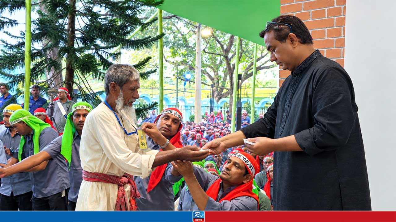 চন্দ্রপাড়া দরবারে তিন শতাধিক অসচ্ছল মানুষকে সহায়তা, ওরসের তারিখ ঘোষণা