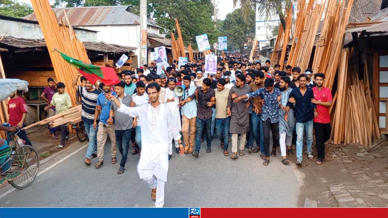 ফরিদপুরের সদরপুর ছাত্রদলের নবনির্বাচিত আহ্বায়ক কমিটির আনন্দ র‍্যালি