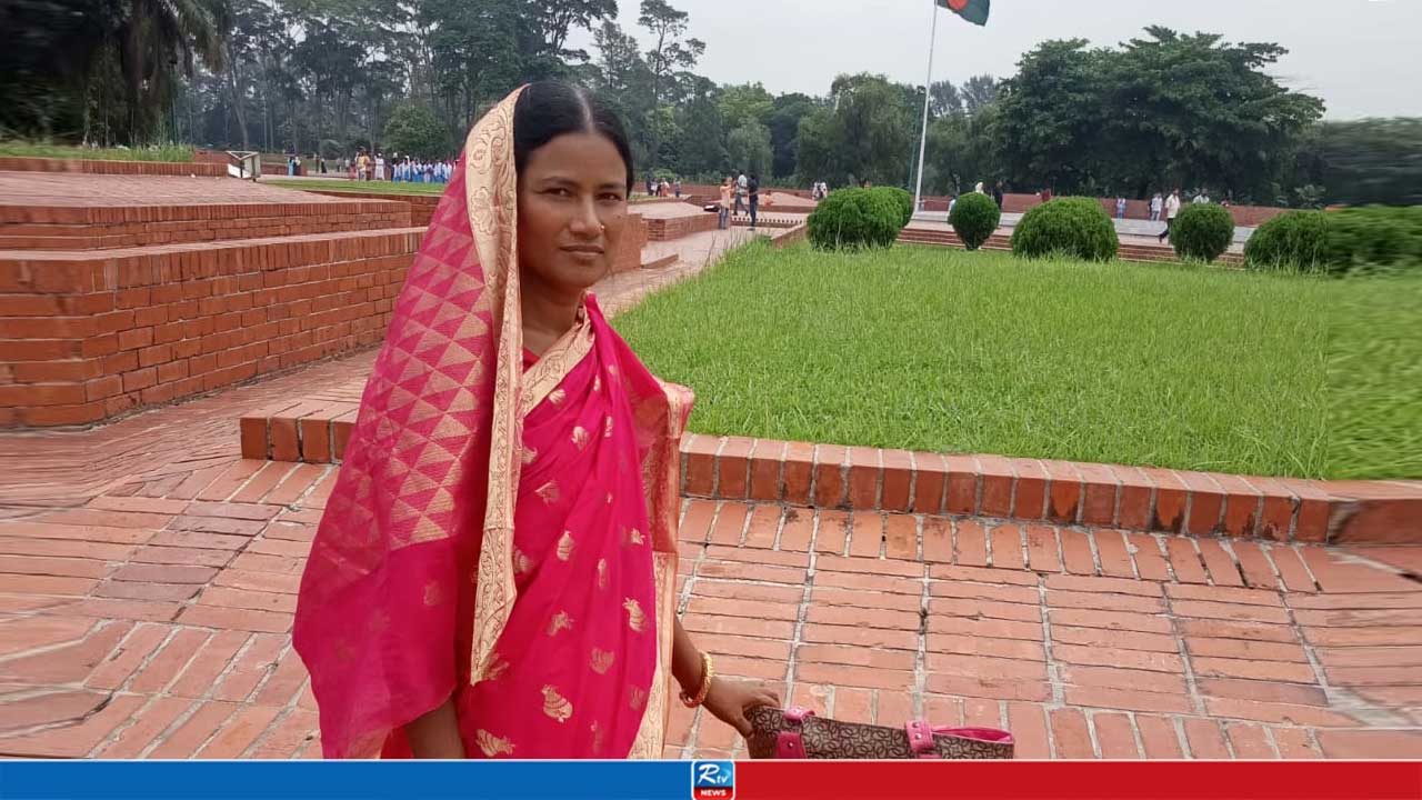 ৫২ বছরে এইচএসসি পাস করে নজির গড়লেন শেফালী