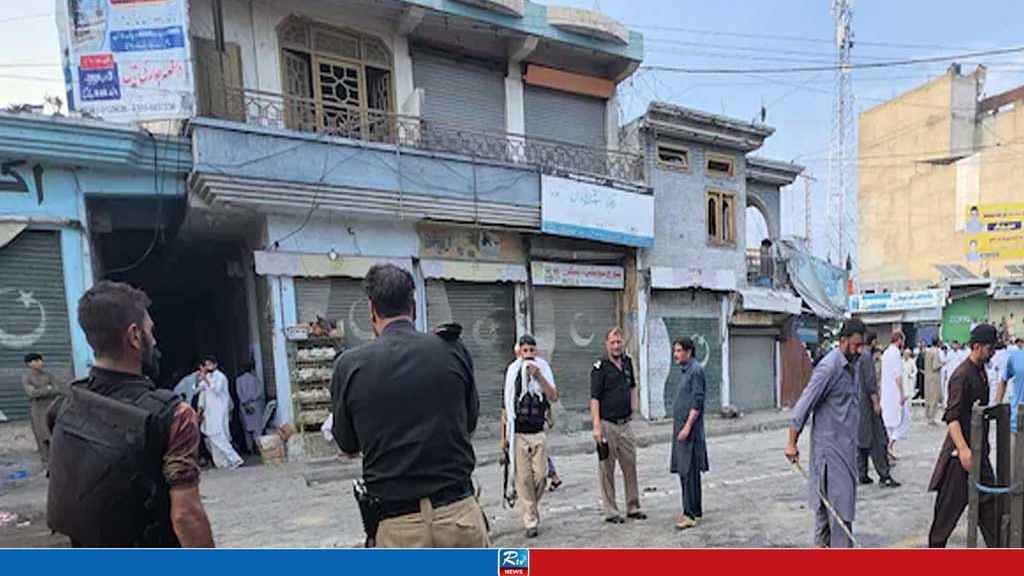 Suicide Bombing in Pakistan Leaves At Least 14 Dead