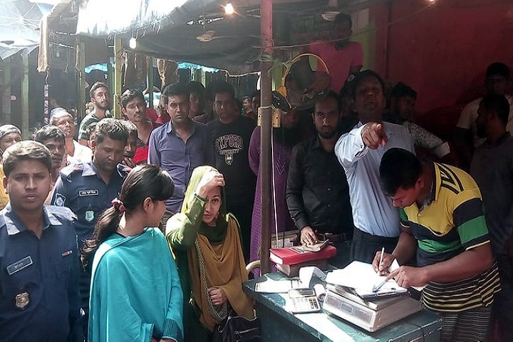 Three onion sellers fined in Narayanganj