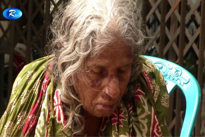 হাসপাতালে ছেলের অপেক্ষায় বৃদ্ধা জোবেদা (ভিডিও)