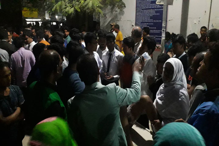 Blast at exam lab of Naogaon Polytechnic, 6 injured