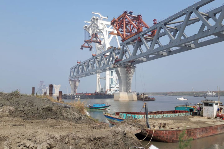 পদ্মা সেতুতে বসলো ১৯তম স্প্যান