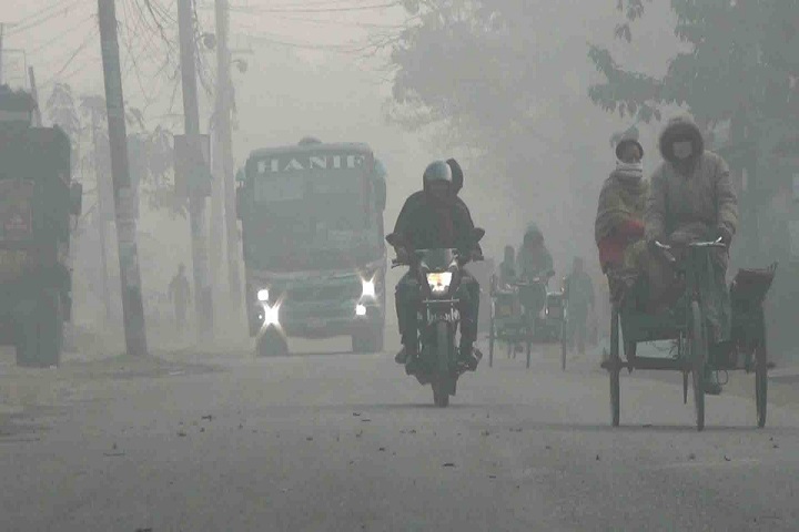 তীব্র শীতে কাবু হিলিবাসী