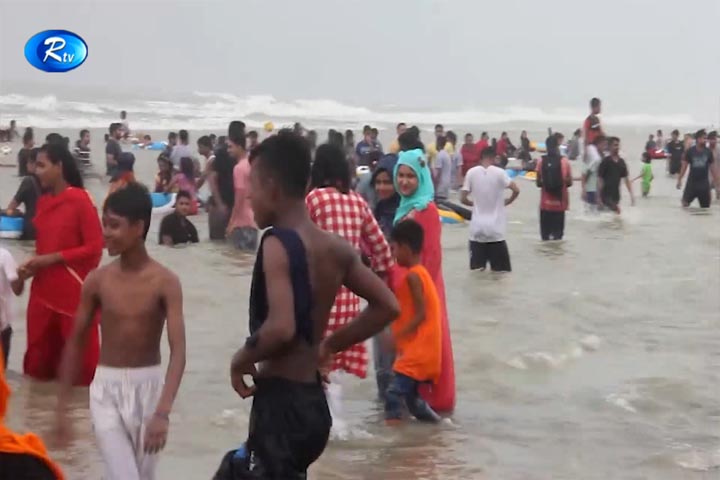 লাখো পর্যটকে মুখরিত কক্সবাজার (ভিডিও)