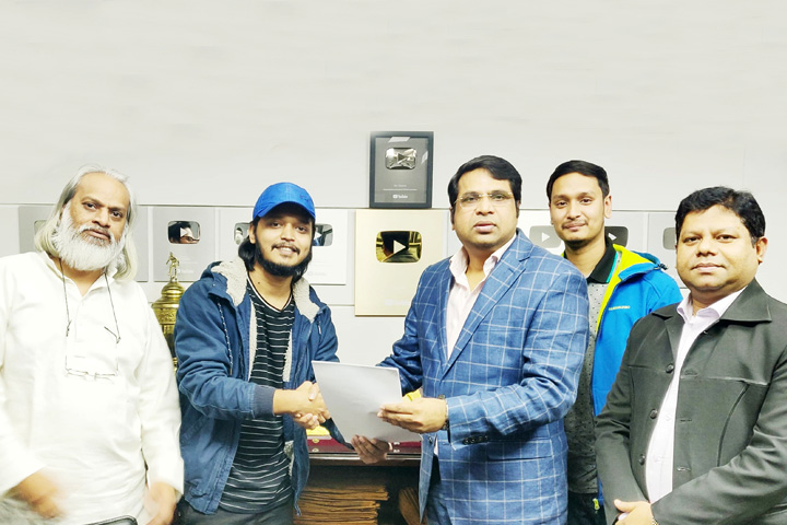 ইউটিউব ক্রিয়েটর হিসেবে আরটিভির সঙ্গে চুক্তিবদ্ধ হলেন ওয়াসিম সিতার