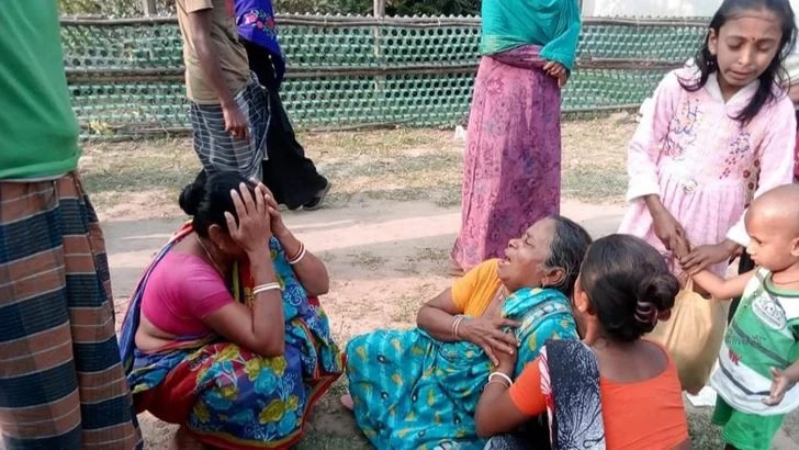 Road crash in Tangail, Manikganj: 13 including 6 of a family killed
