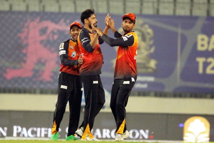 Mashrafe records career-best bowling as Khulna march to final
