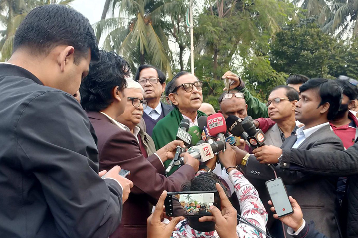 ‘দলীয় সরকারের অধীনে নির্বাচনে যাওয়া ছাড়া বিকল্প নেই’