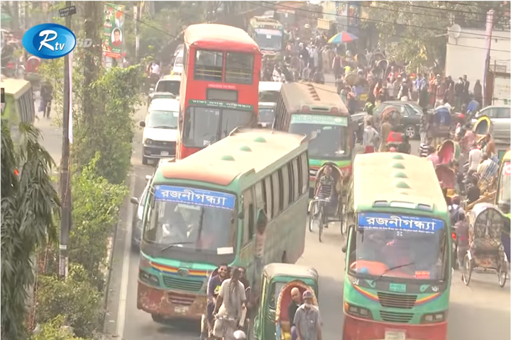 ঢাকা নগর পরিবহন : প্রতিযোগিতায় একই রুটের অন্য বাস (ভিডিও)