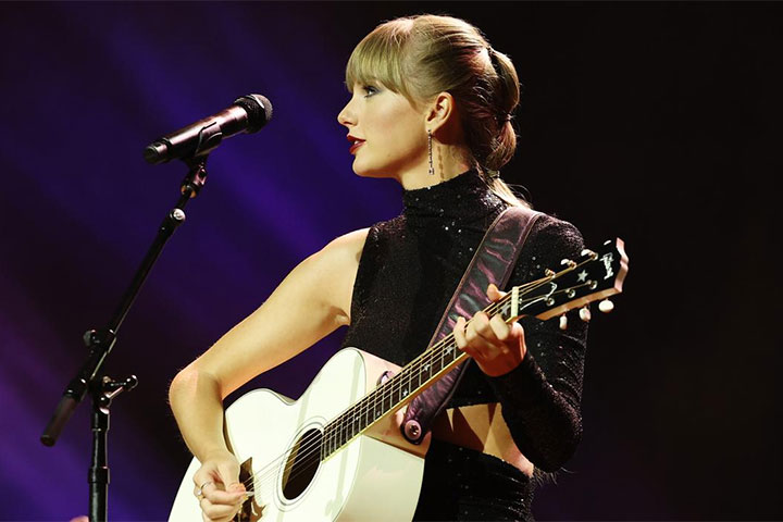 Taylor Swift calls out Ticketmaster over tour chaos