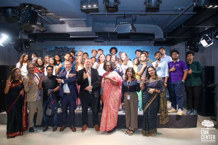 Minnesota Students Exchange with Bangladeshi Students about U.S. Education opportunities