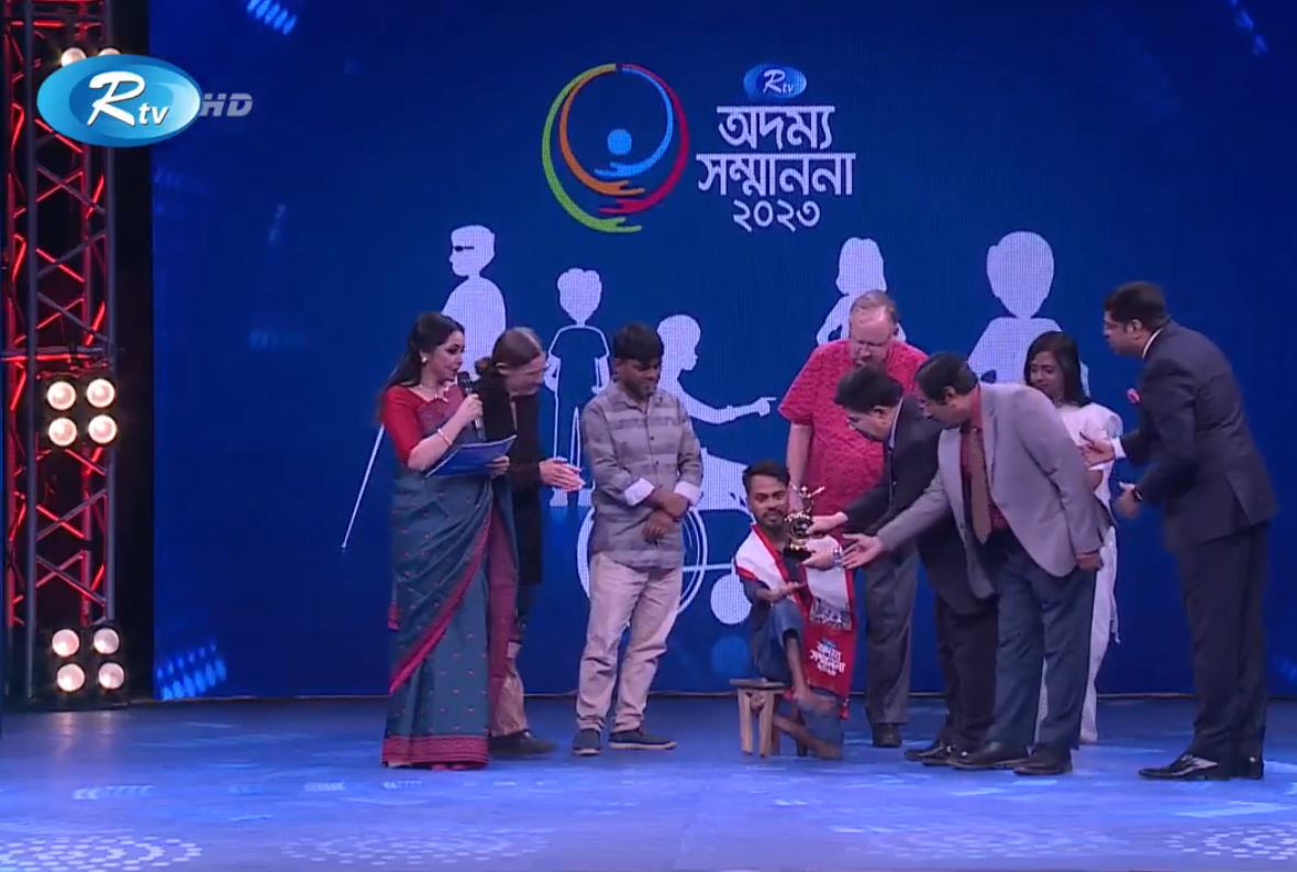 জীবনযুদ্ধে অপরাজেয় ইব্রাহিমকে ‘আরটিভি অদম্য সম্মাননা’