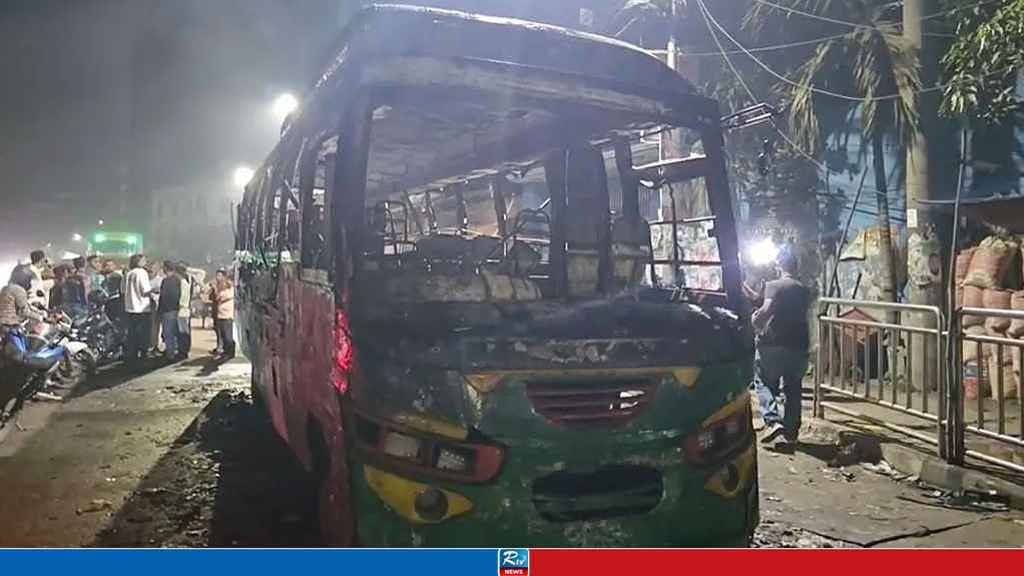 Wave of Arson Attacks on Buses and Private Car in Dhaka Late at Night