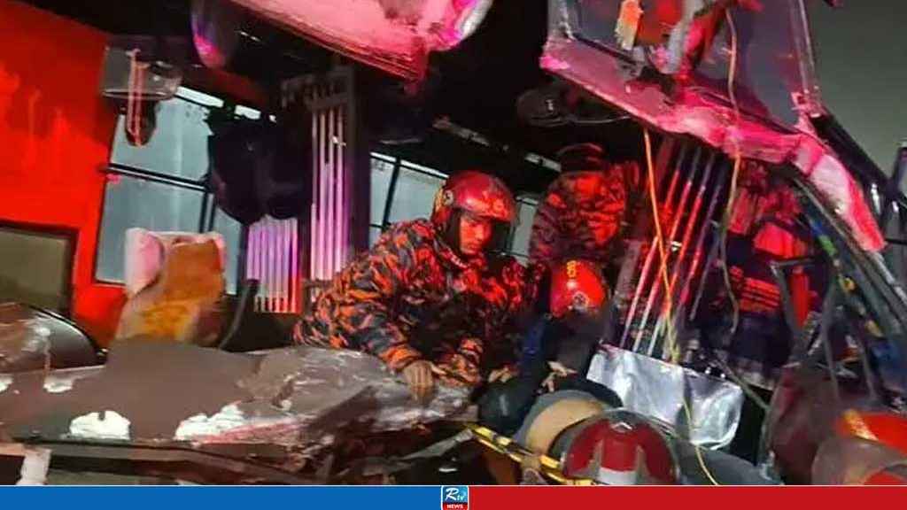 Bus-Truck Collision on Expressway Leaves 10 Injured Amid Heavy Fog