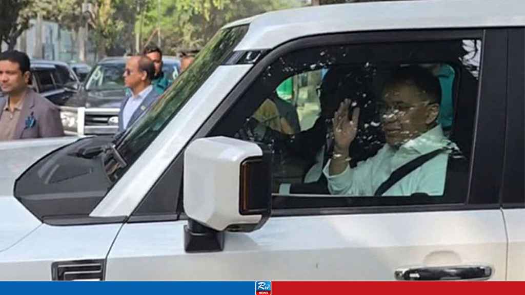 হাদির কবর জিয়ারত শেষে ইসির উদ্দেশে তারেক রহমান