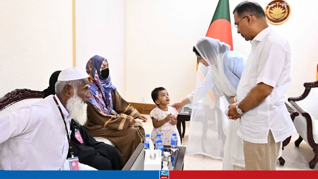 PM Hands Over Financial Aid to Families of Soldiers Killed in Hathazari Firing Range Blast
