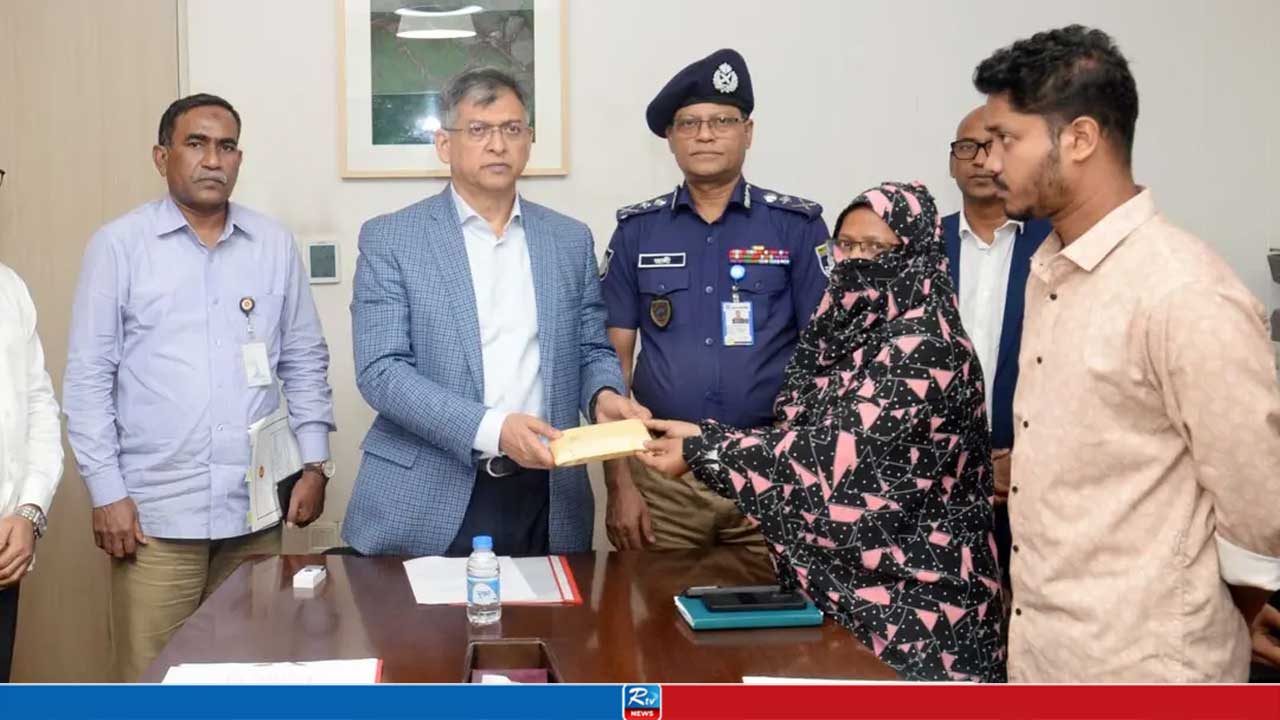 এসআই আলতাফ হত্যায় জড়িতদের দ্রুত গ্রেপ্তারের নির্দেশ স্বরাষ্ট্রমন্ত্রীর